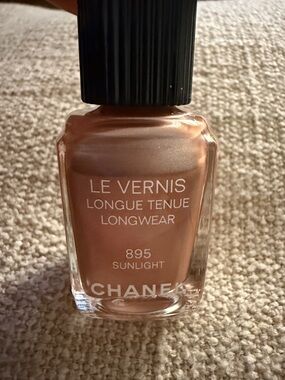 CHANEL Le Vernis Longwear Nail Polish 895 Sunlight - Shimmery dusty Royal pink